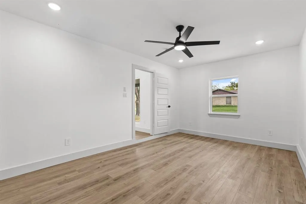 3727 Pacesetter Drive