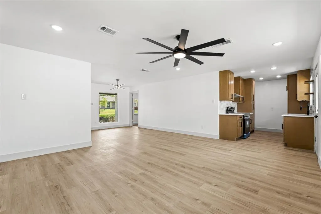 3727 Pacesetter Drive