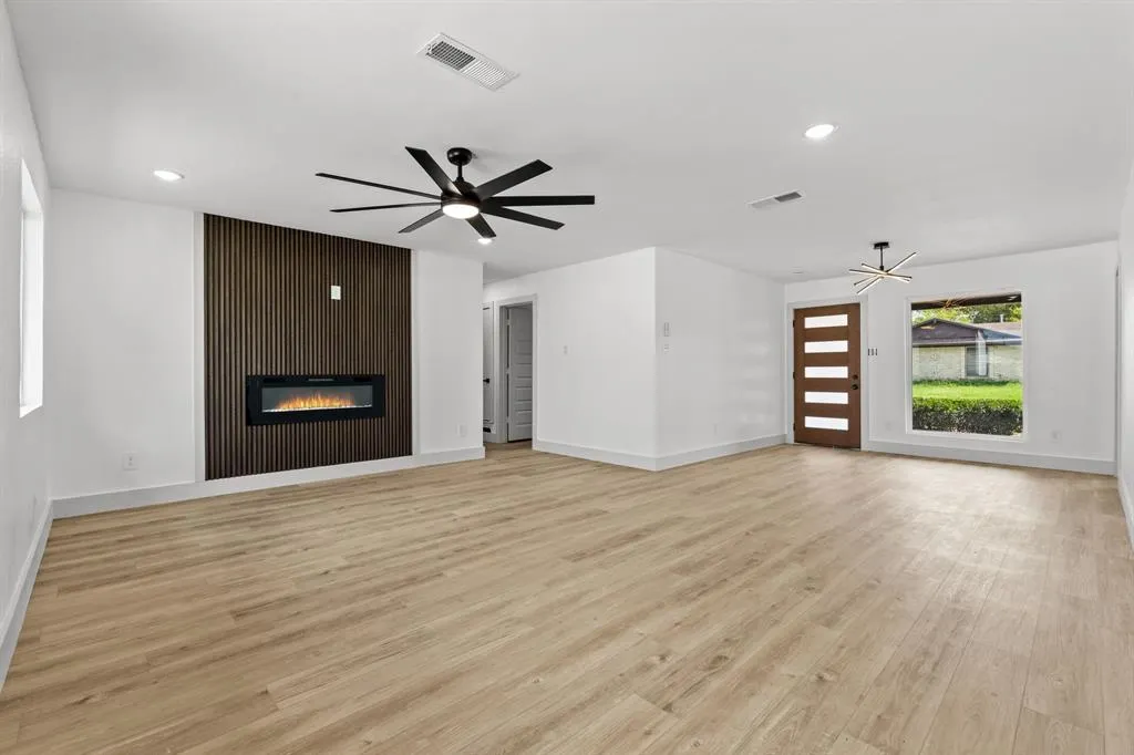 3727 Pacesetter Drive