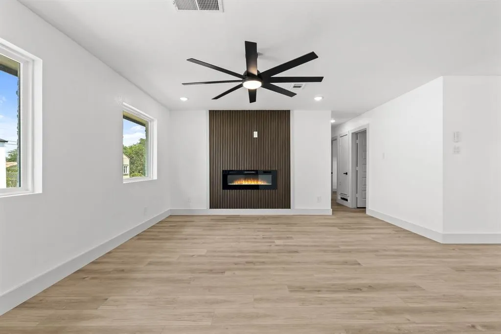 3727 Pacesetter Drive