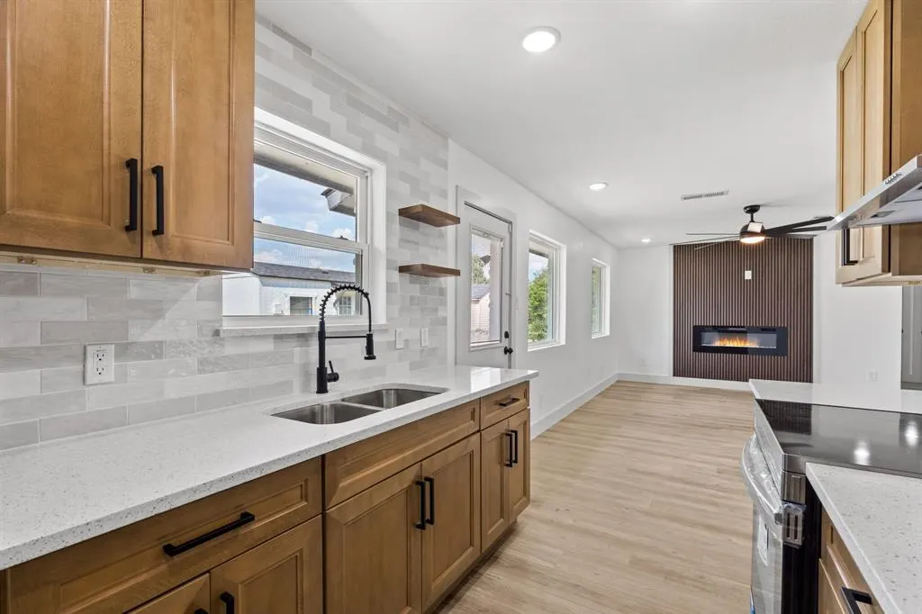 3727 Pacesetter Drive
