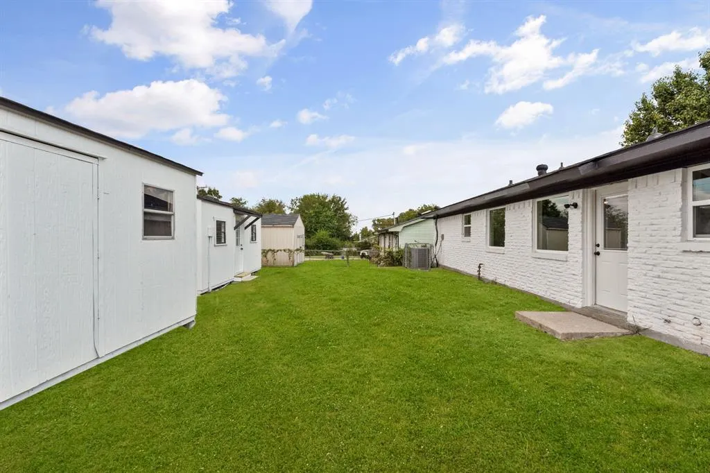 3727 Pacesetter Drive