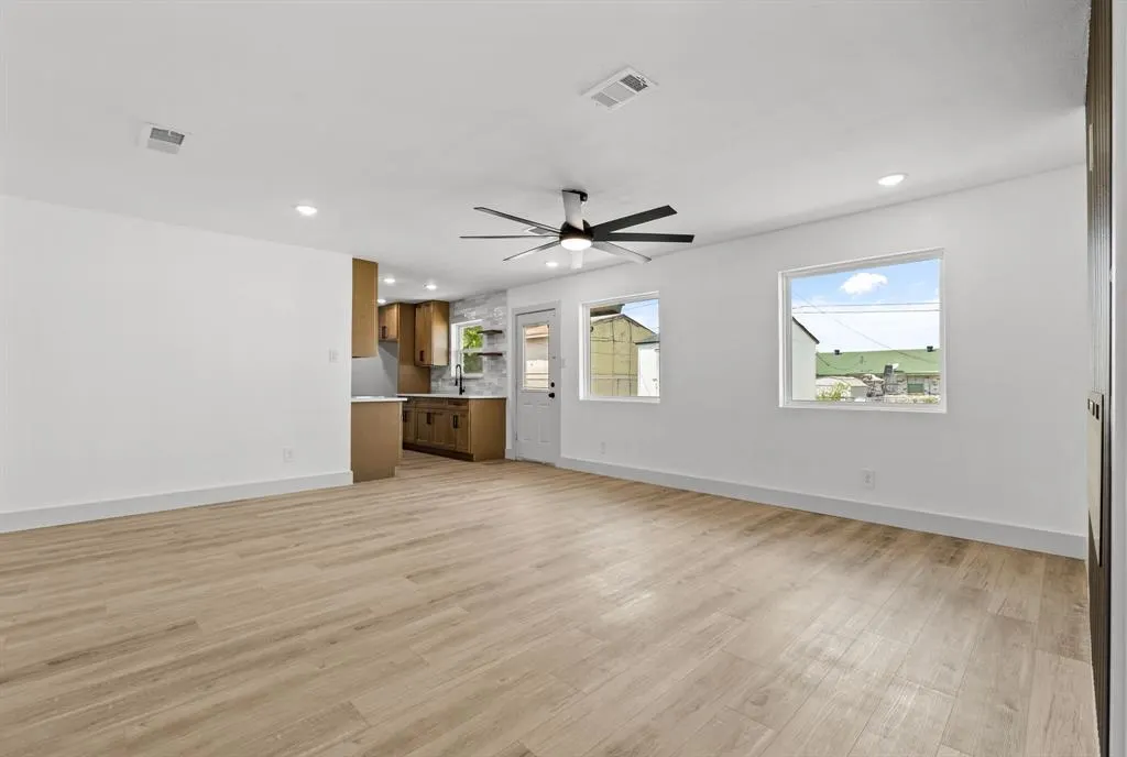 3727 Pacesetter Drive