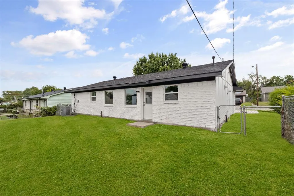 3727 Pacesetter Drive