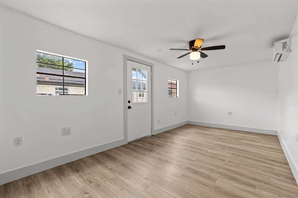 3727 Pacesetter Drive