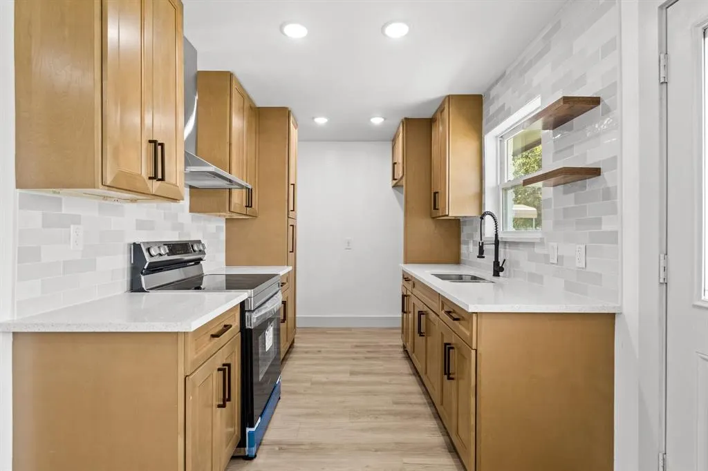 3727 Pacesetter Drive