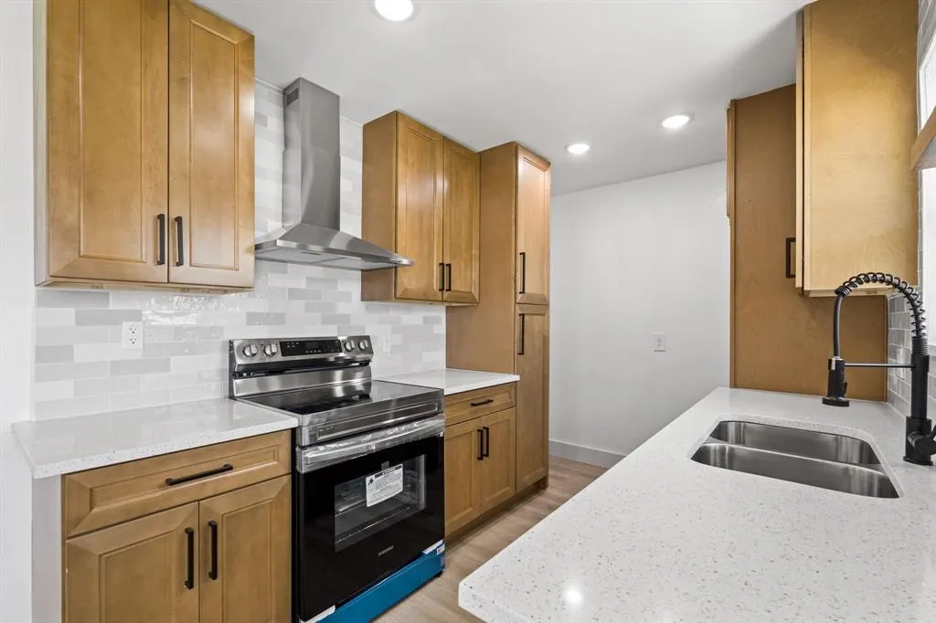 3727 Pacesetter Drive