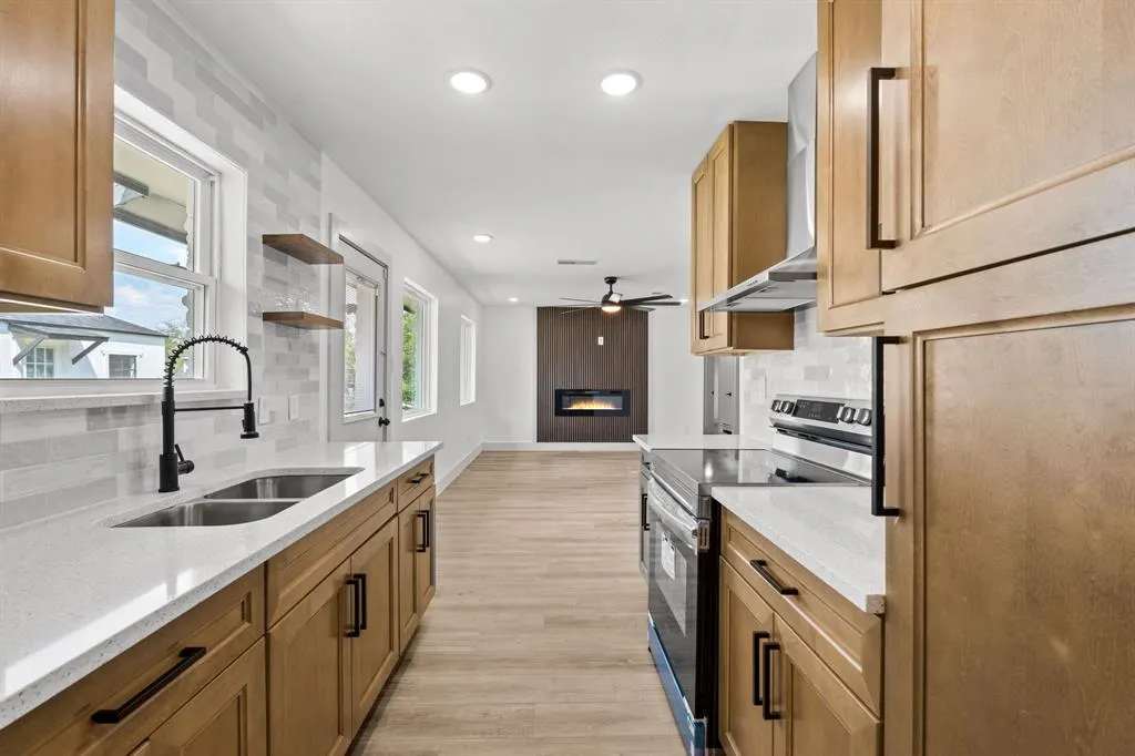 3727 Pacesetter Drive