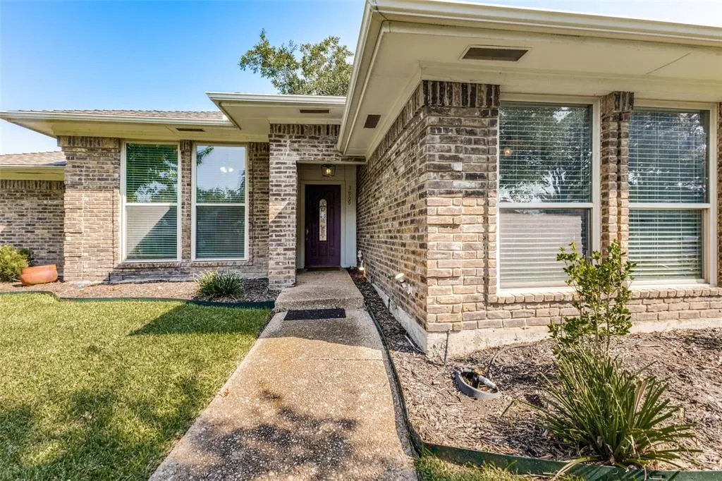 3909 Saddlehead Drive