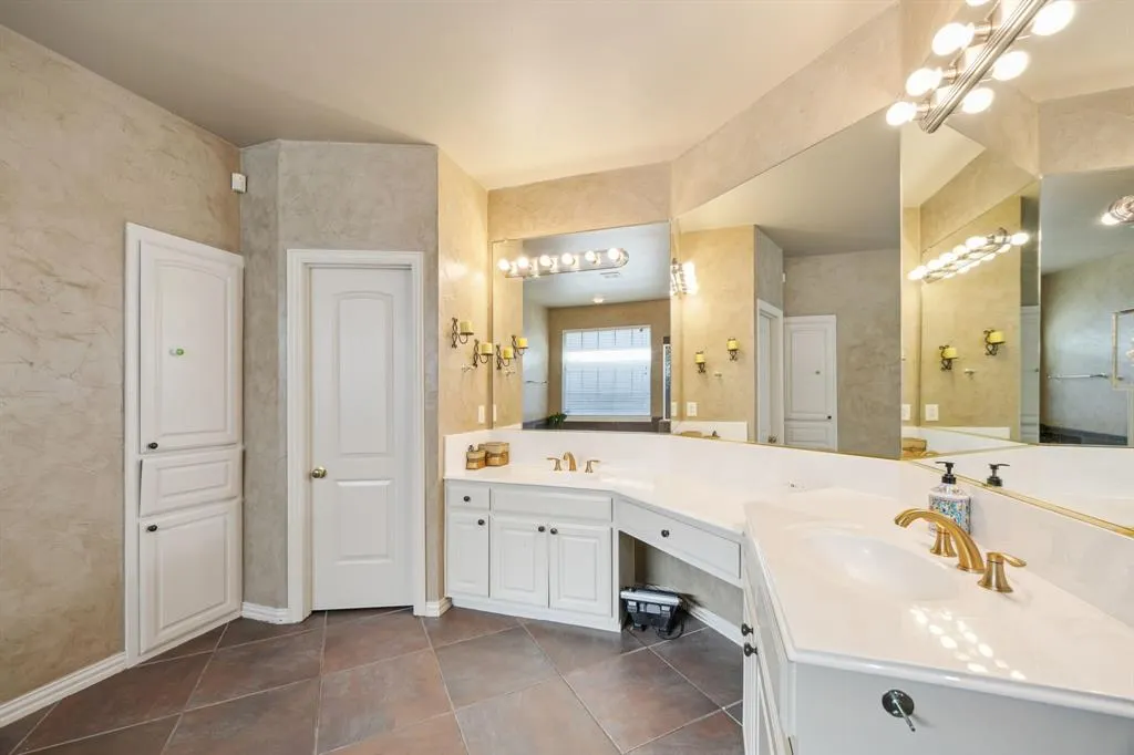 2417 Mesa Oak Trail