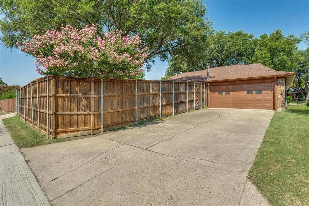 1016 Ledgemont Drive