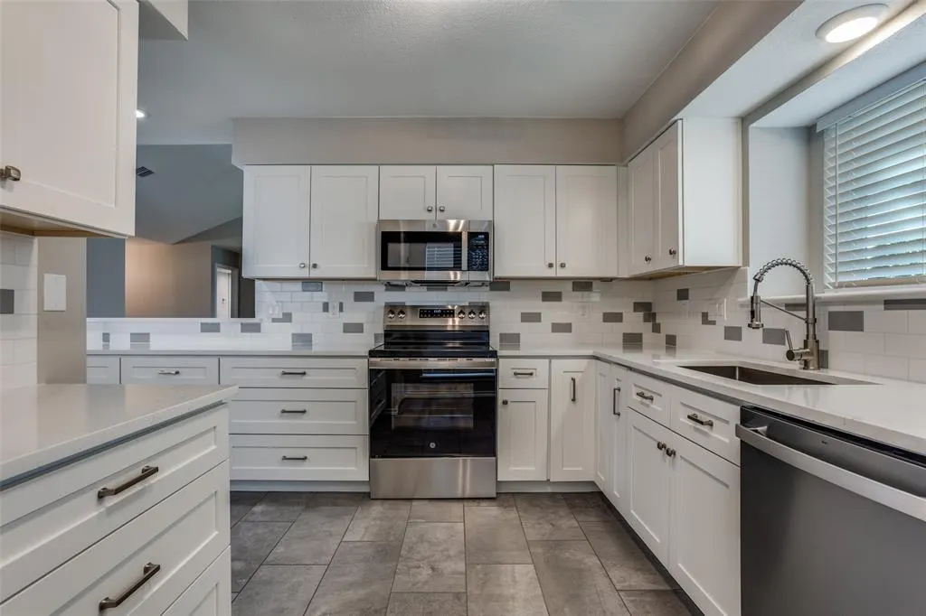 1016 Ledgemont Drive