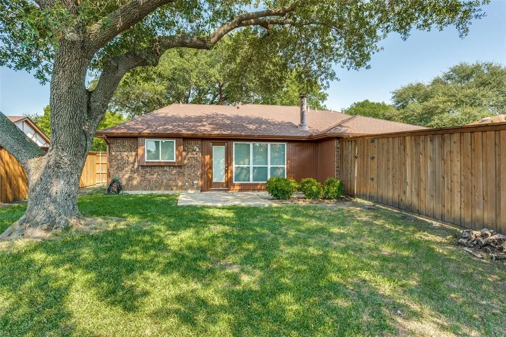 1016 Ledgemont Drive