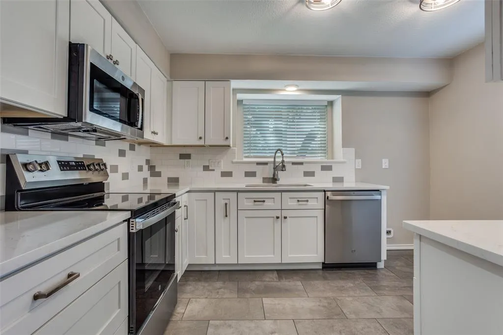 1016 Ledgemont Drive