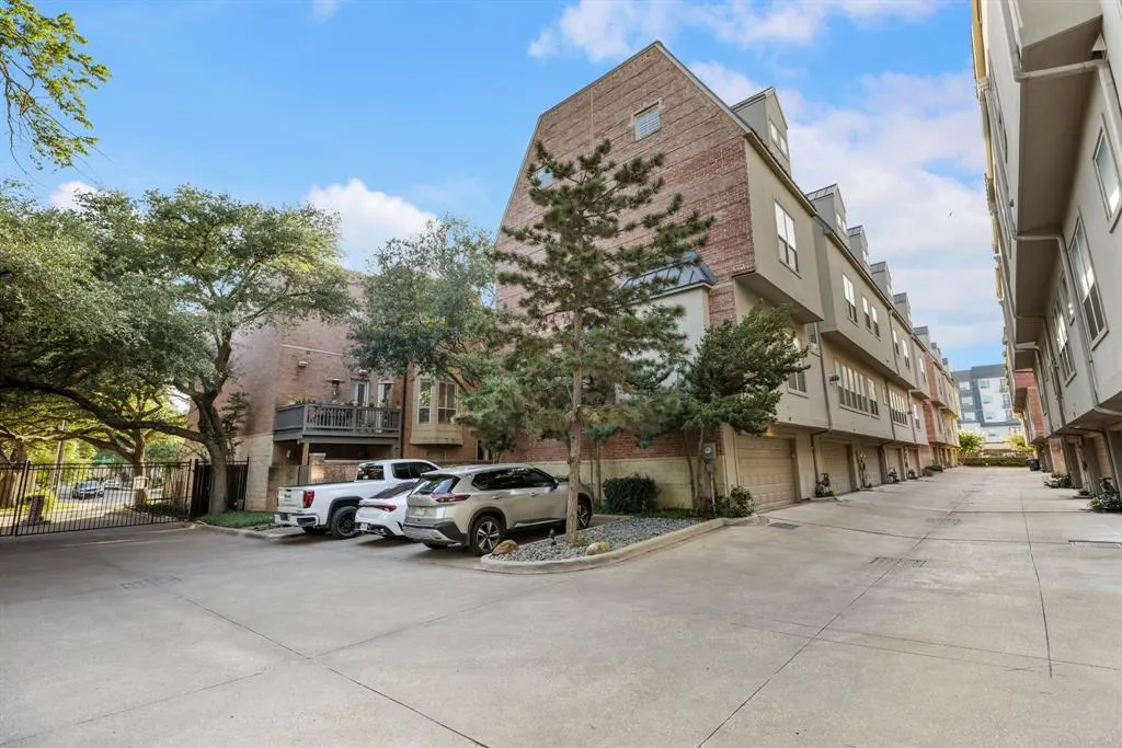 1500 Pecos Street, #7