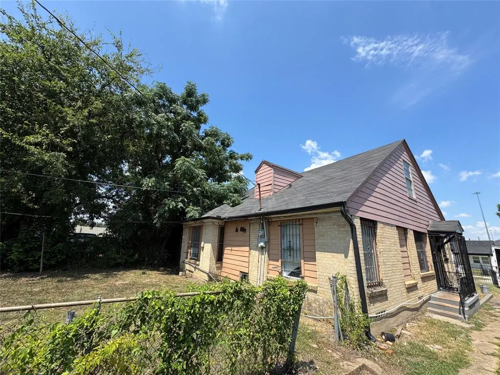 234 W Woodin Boulevard
