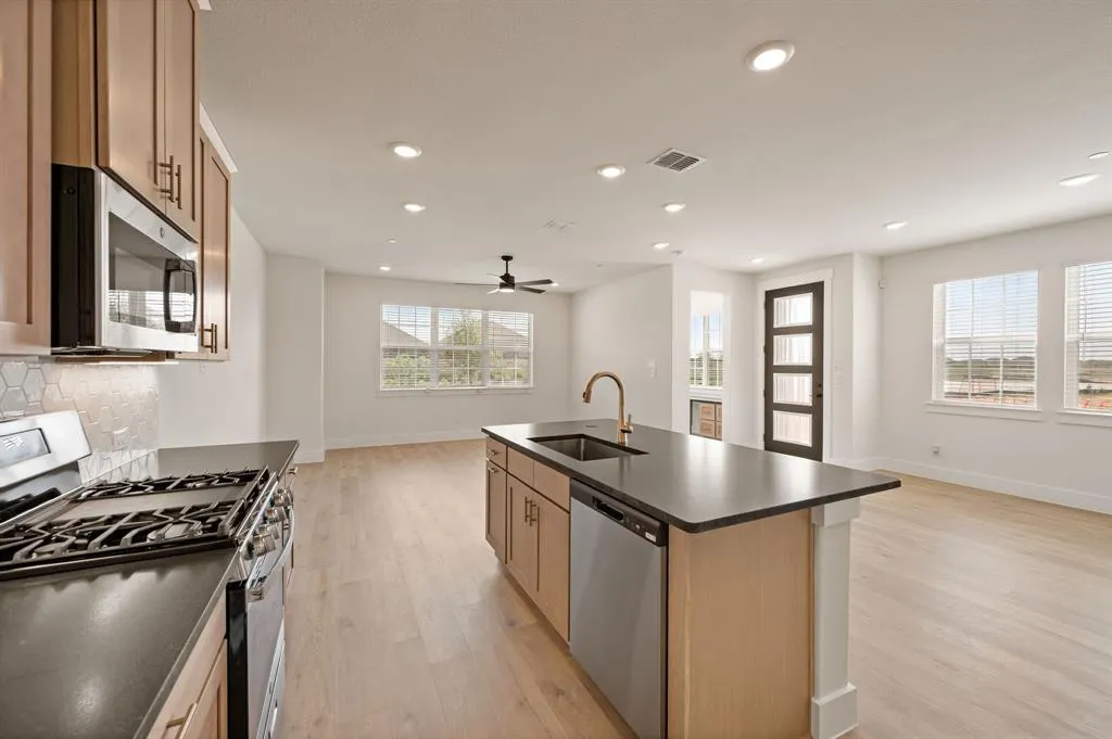 2536 Red Tailed Hawk Lane