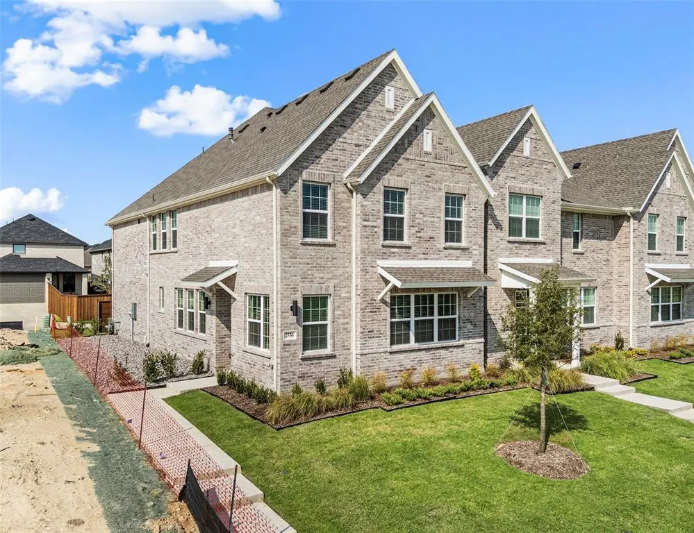 2536 Red Tailed Hawk Lane