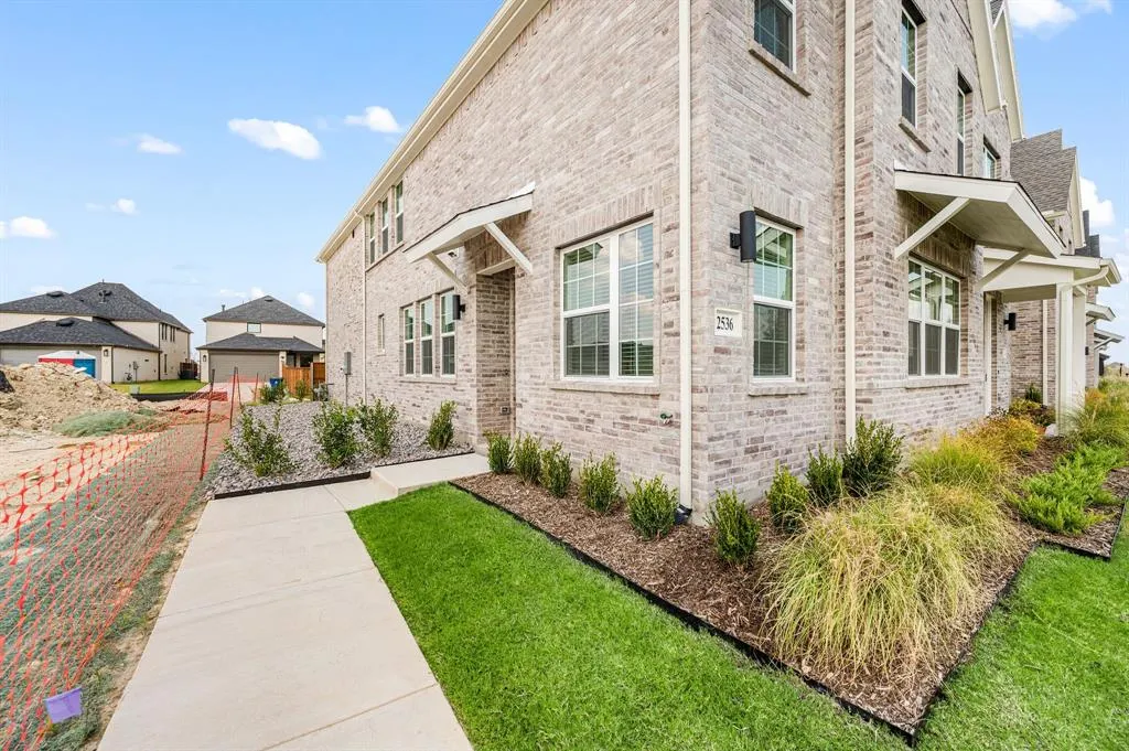2536 Red Tailed Hawk Lane