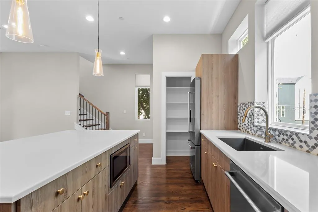4514 Cabell Drive, #101