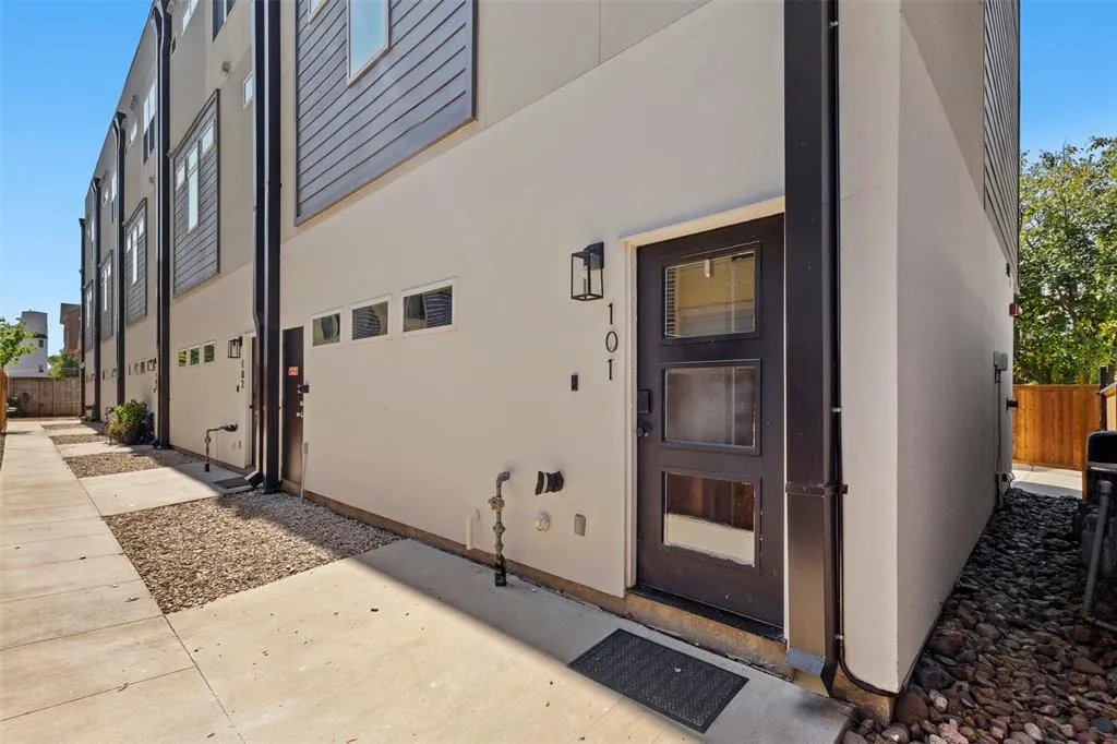 4514 Cabell Drive, #101
