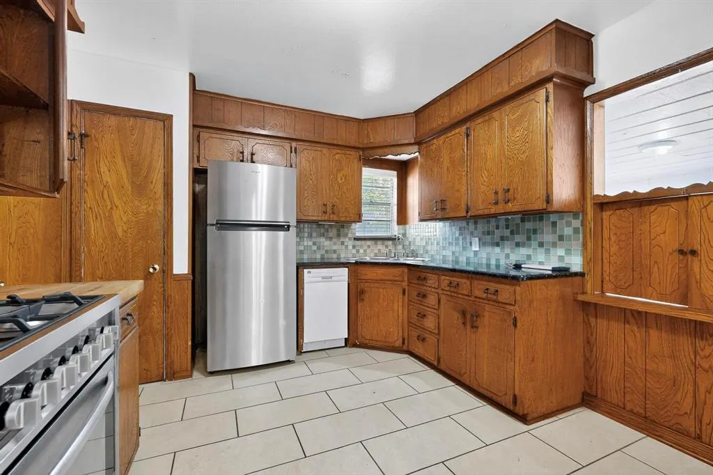 2912 Shadow Wood Drive