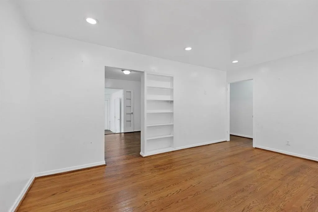 2912 Shadow Wood Drive