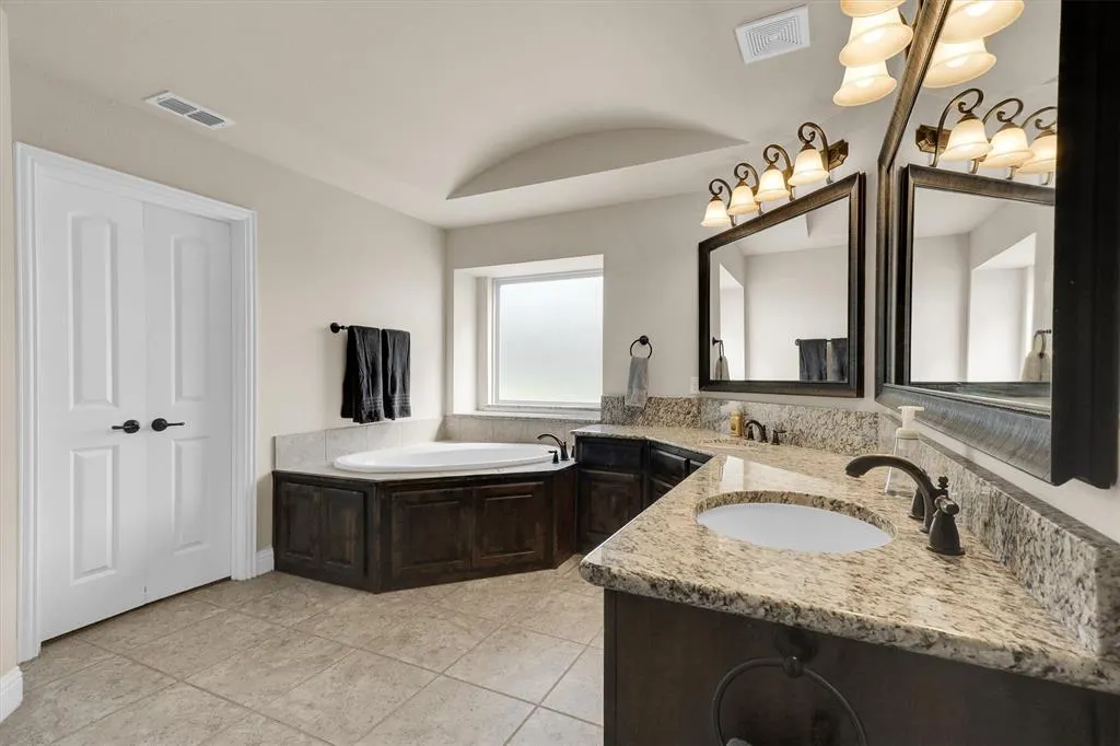 2757 Oakwood Drive