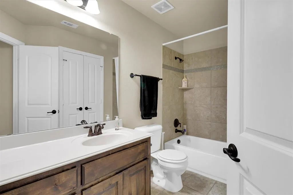 2757 Oakwood Drive