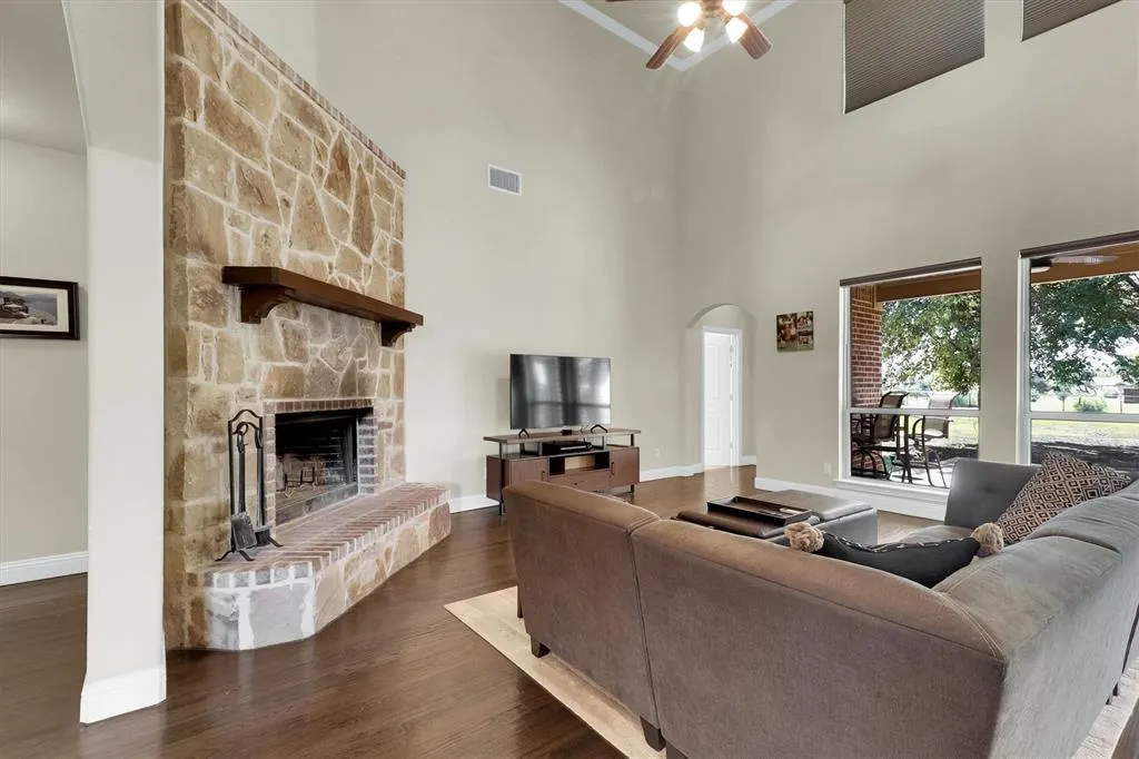 2757 Oakwood Drive