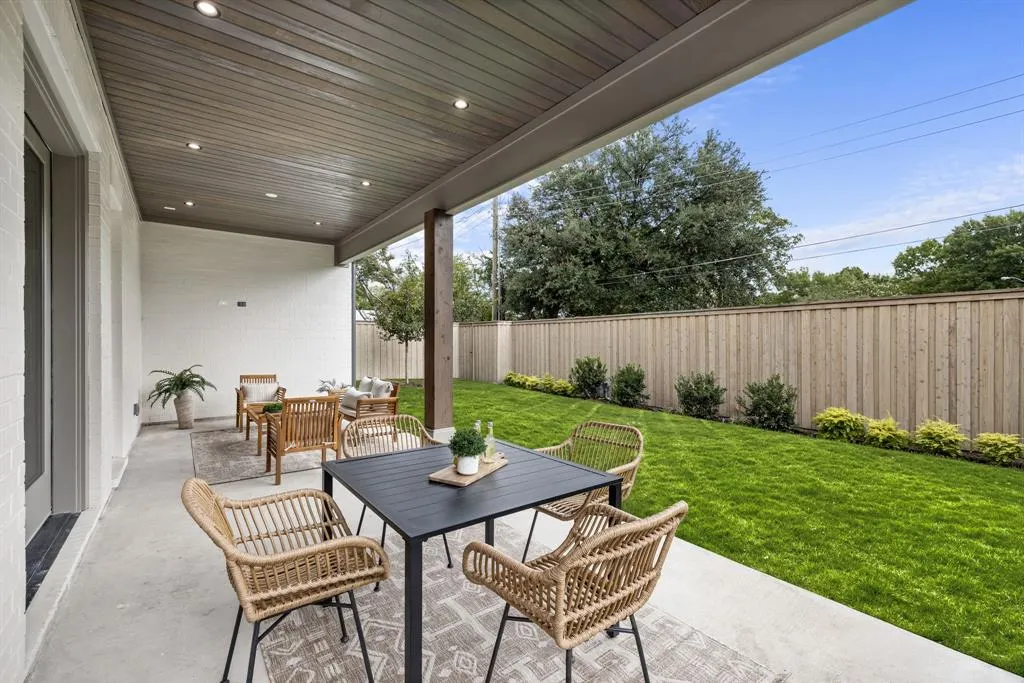 9124 Lynbrook Drive