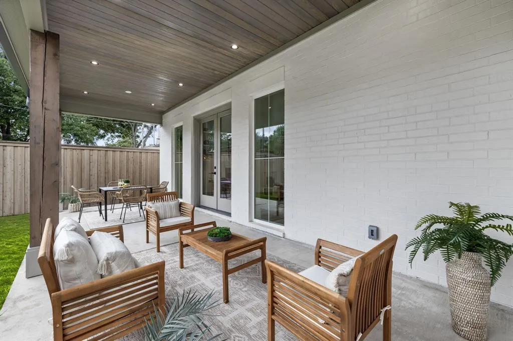 9124 Lynbrook Drive