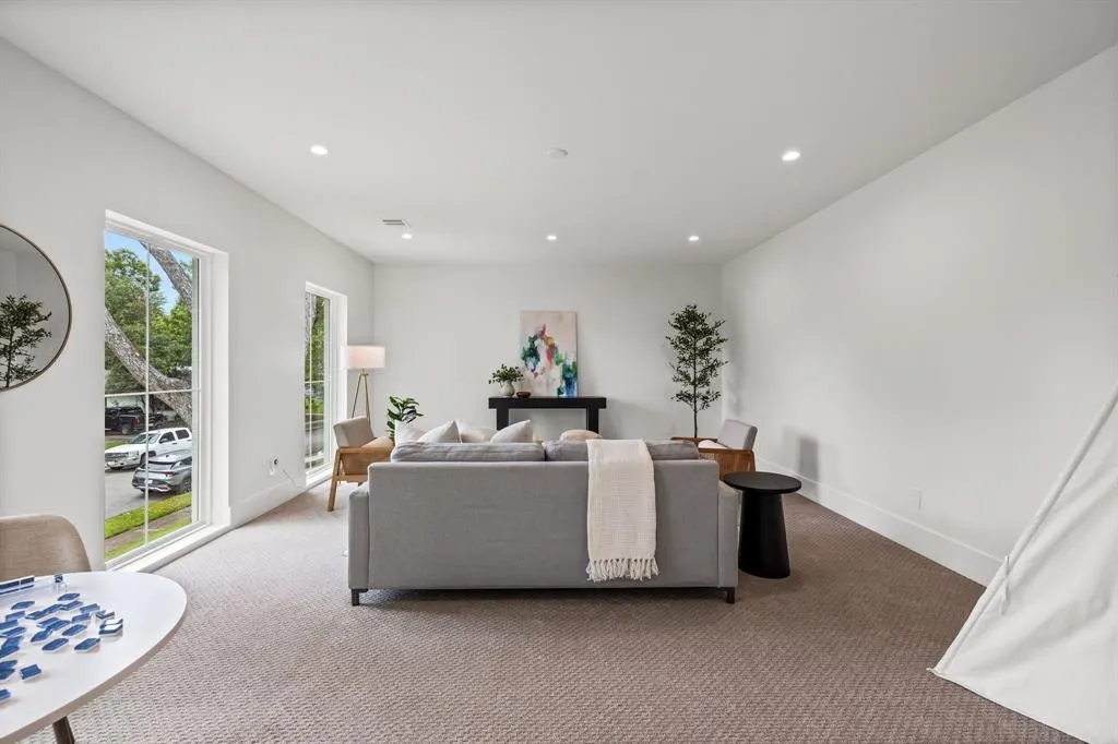 9124 Lynbrook Drive