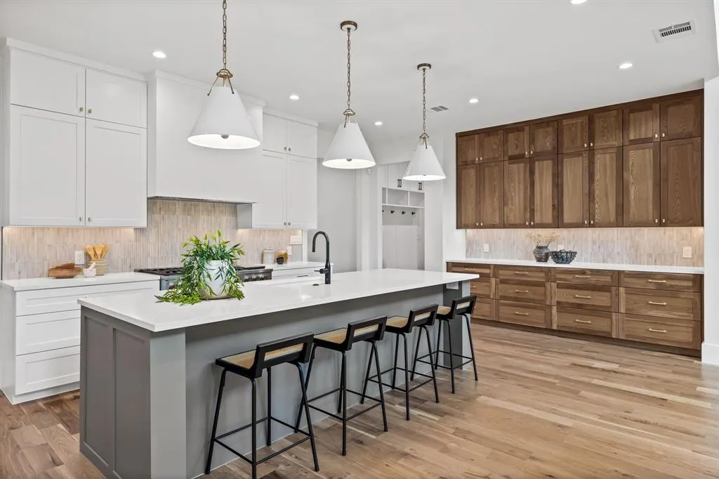 9124 Lynbrook Drive