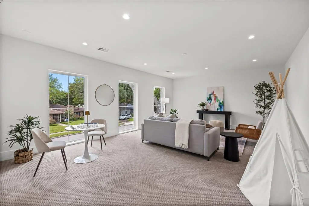 9124 Lynbrook Drive