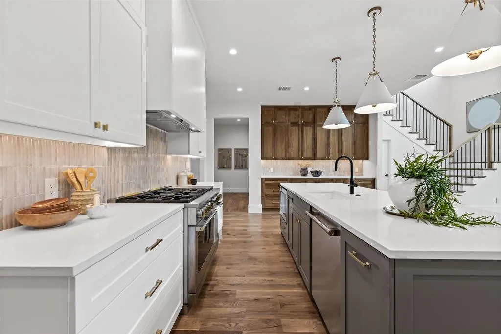 9124 Lynbrook Drive