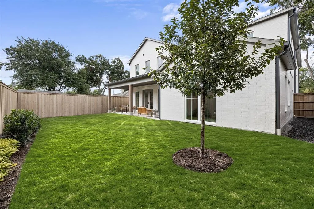 9124 Lynbrook Drive