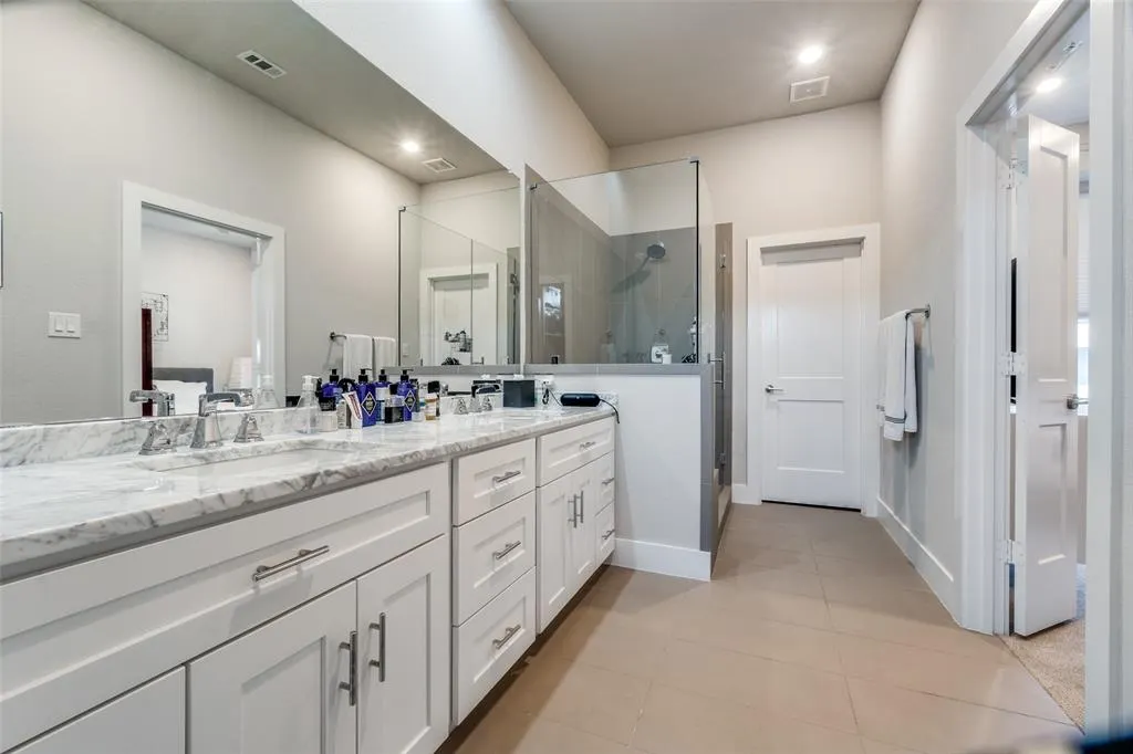 5608 Lindell Avenue, #3