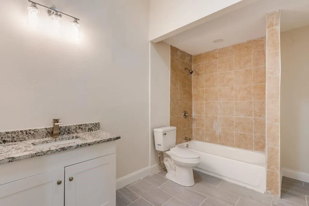 4823 Ash Lane