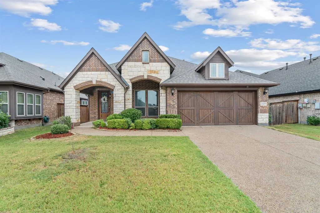 1609 Emerald Tree Place