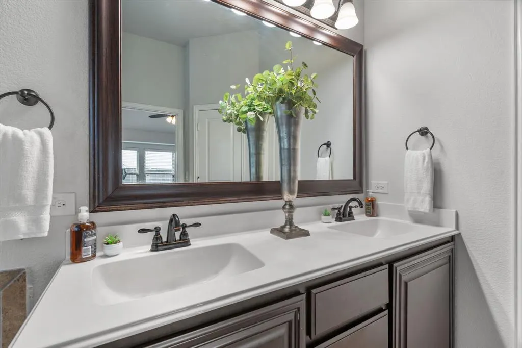 1609 Emerald Tree Place