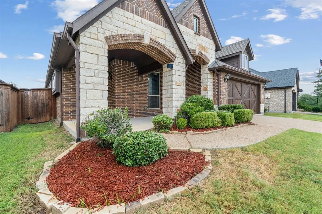 1609 Emerald Tree Place