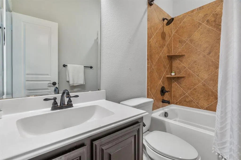 1609 Emerald Tree Place