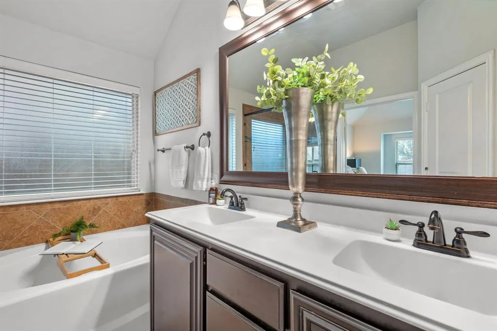 1609 Emerald Tree Place