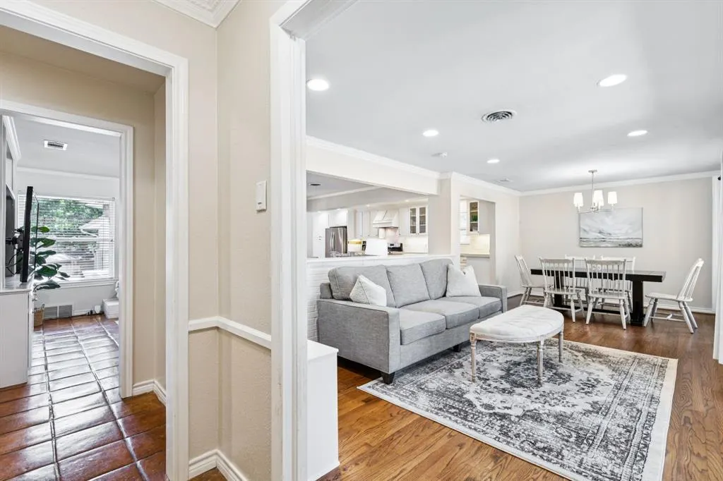 9910 Lanshire Drive