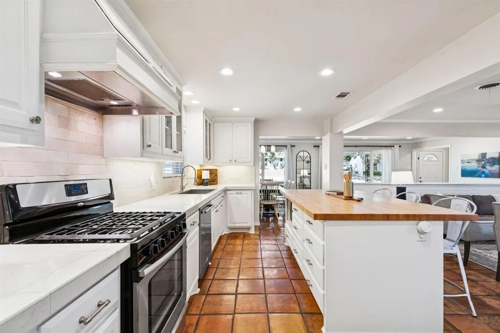 9910 Lanshire Drive