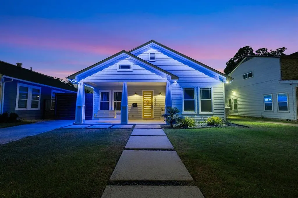 2534 Gladstone Drive