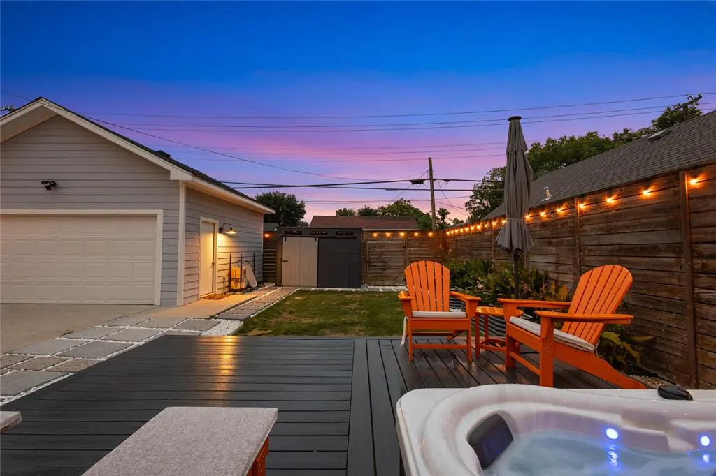 2534 Gladstone Drive