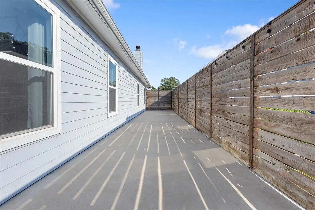 2534 Gladstone Drive