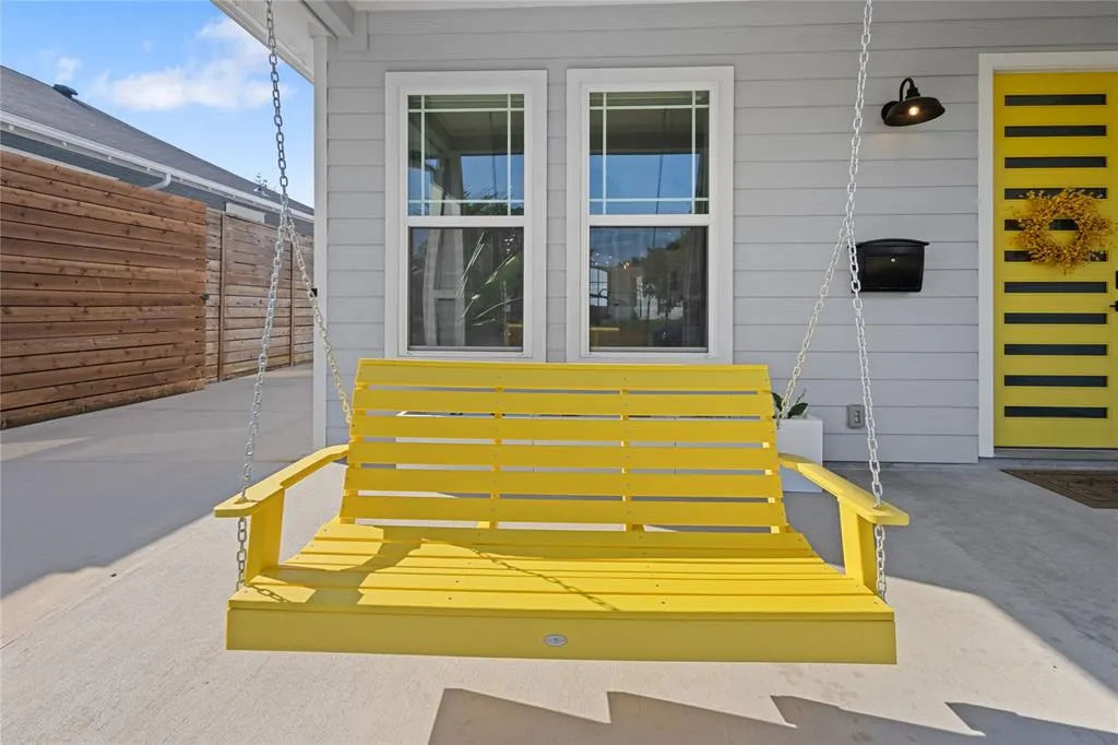 2534 Gladstone Drive